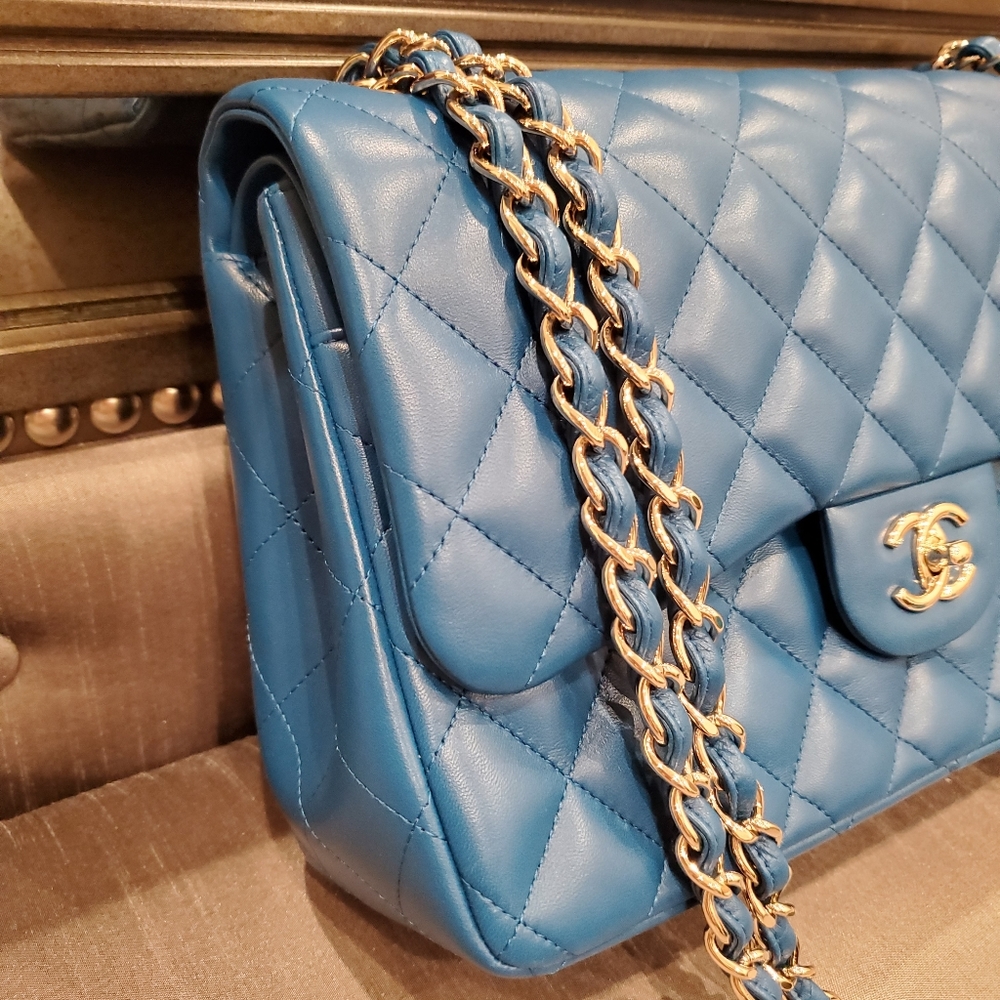 Chanel -- Classic Double Flap - Picture 3 of 16